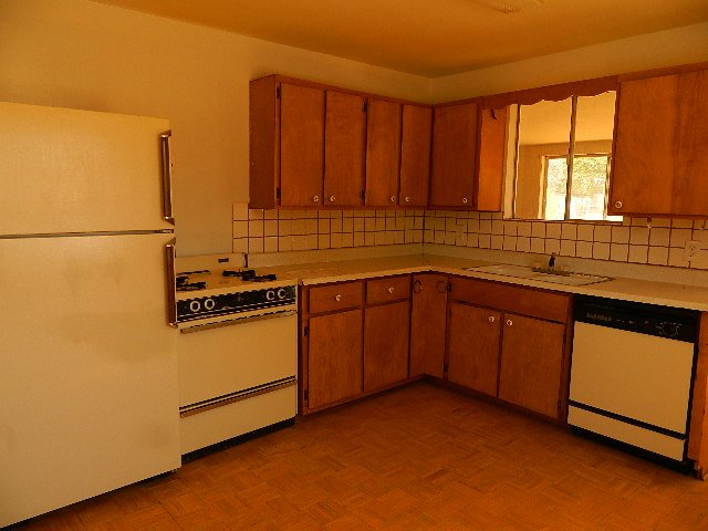 023-201136-Kitchen III