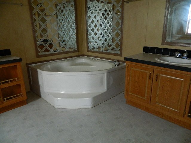 023-280919-master bath (3)