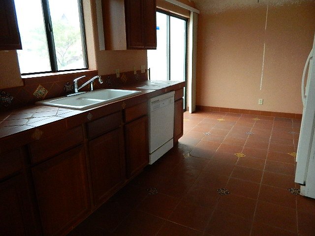 023-483653-kitchen (4)