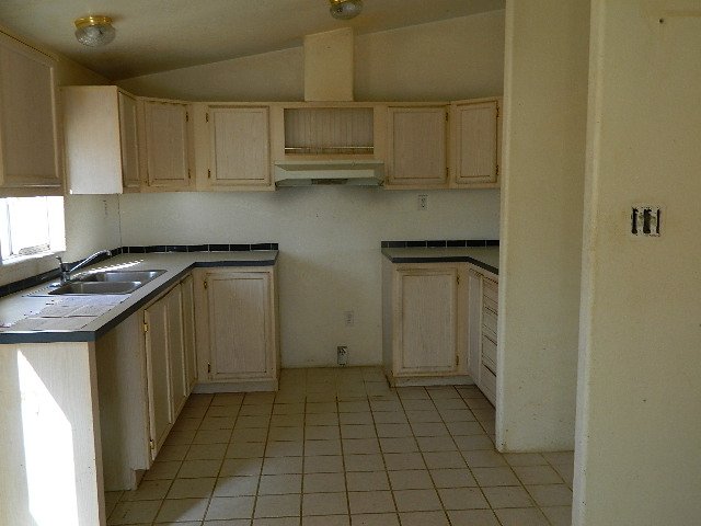 023-273103-kitchen (4)