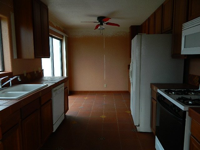 023-483653-kitchen (3)